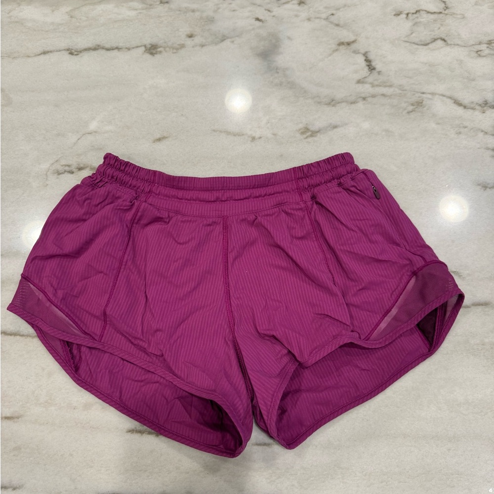 Lulu Lemon Hotty Hot 2.5 inch shorts